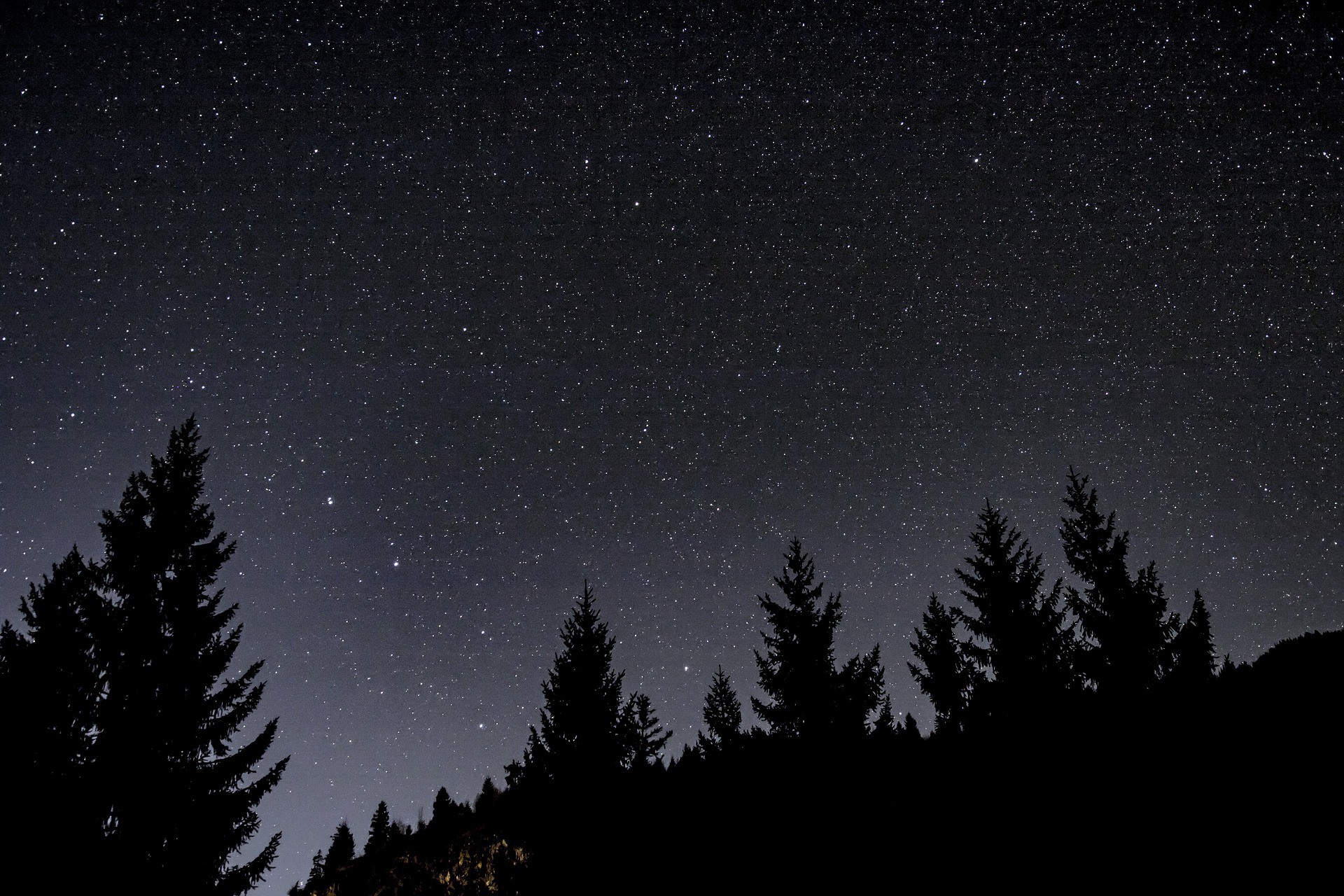 A picture of the night sky, very starry